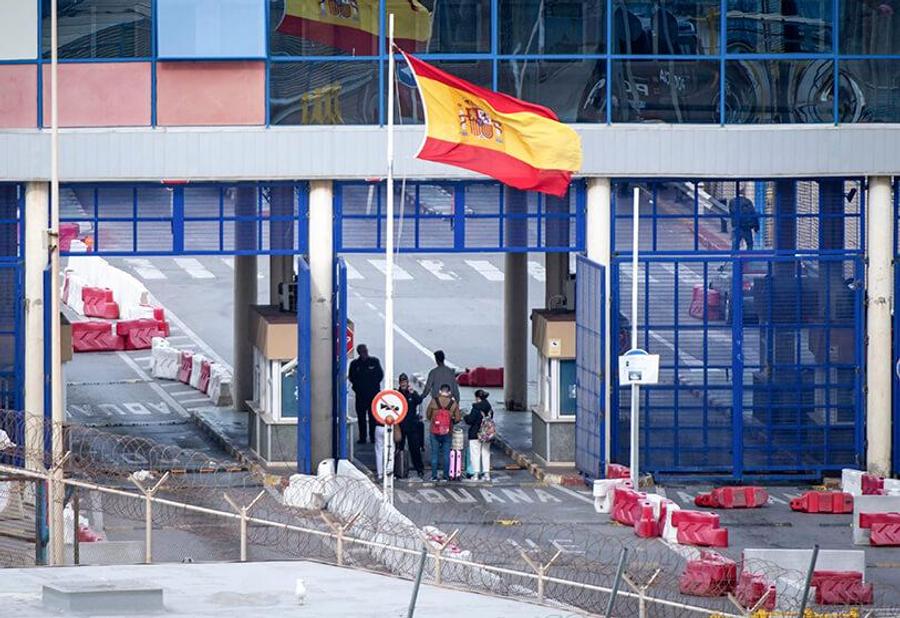 إسبانيا تغلق معبر بني أنصار الحدودي مع المغرب