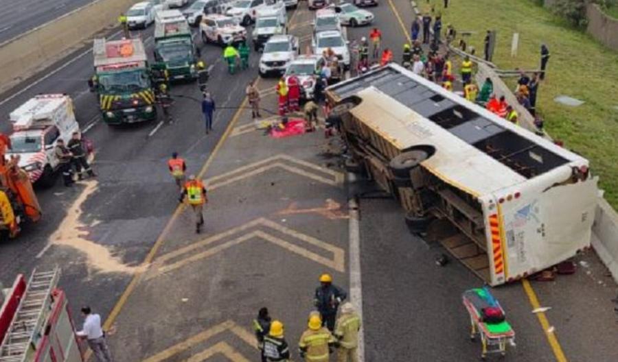 南非致命公交车事故再次引发对加强道路安全措施的呼声
