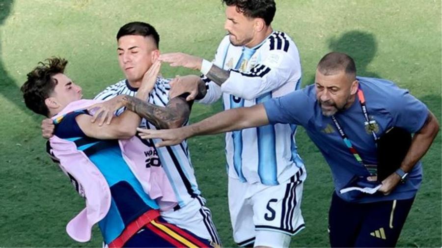 رسميا...فيفا يفتح تحقيقا ضد لاعبي الأرجنتين بسبب أحداث المونديال