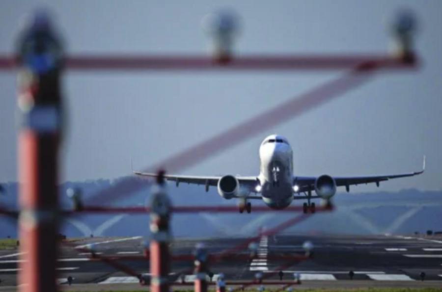 全球商业航空在夏季旅游高峰期间创下每日航班量纪录