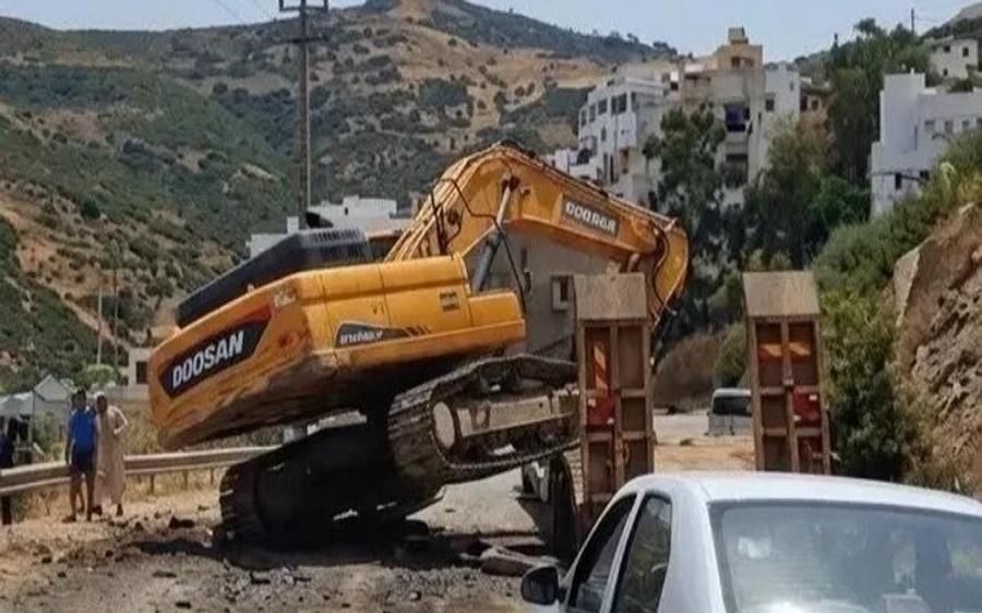 3 قتلى ومصابين في حادث سقوط جرافة بتطوان