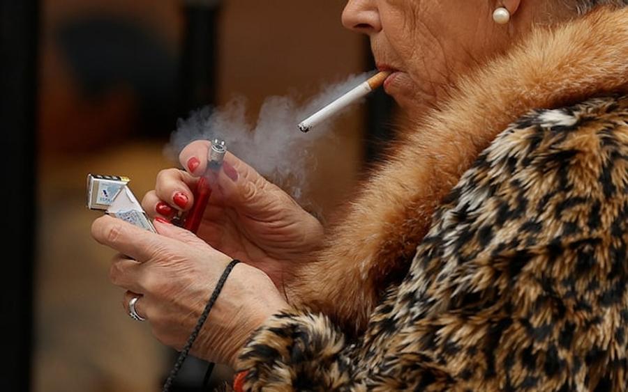 西班牙计划扩大禁烟令至户外露台并规范电子烟