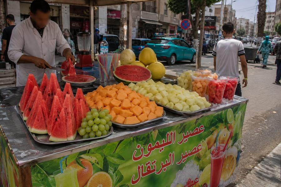 حماية المستهلك تحذر من العصائر والفواكه المقطعة المباعة في الشوارع
