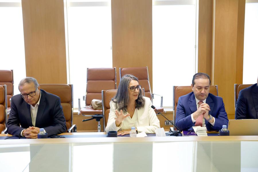 الأحرار يعرض برنامجه 2026-2031 على "الباطرونا"