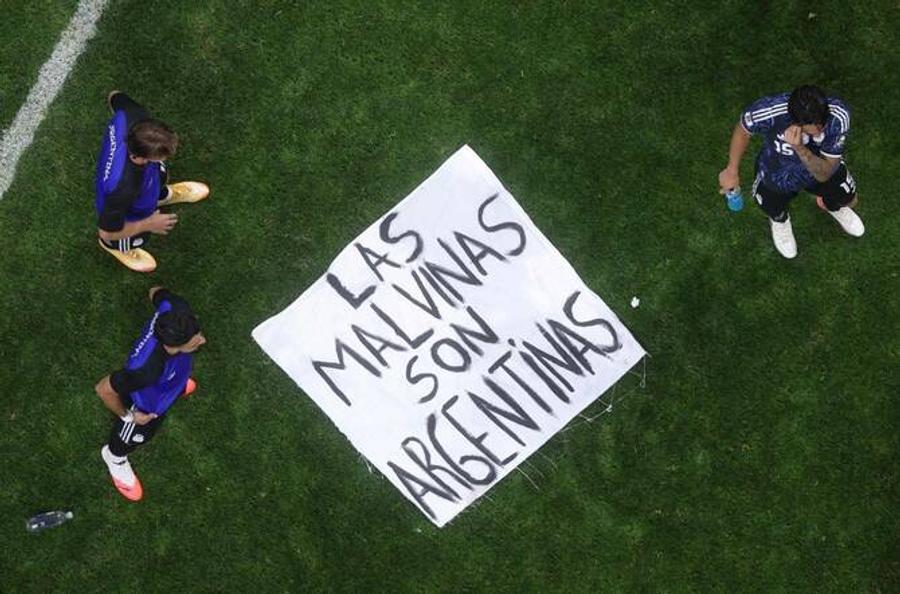 UK calls for FIFA investigation over Argentina's Falklands banner at World Cup