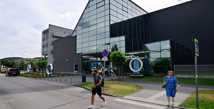 Hungary suspends state TV news programme amid public media overhaul