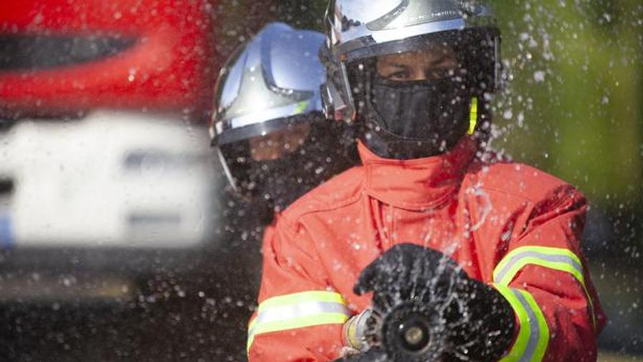 Jovem bombeiro voluntário morre enquanto combatia incêndio florestal na região da Savoie, na França