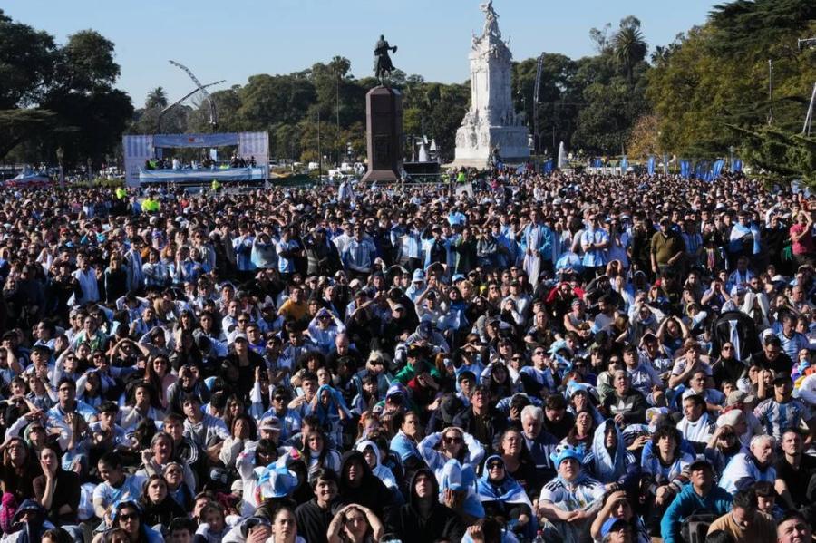 اعتقال 19 شخصا في احتفالات الأرجنتينيين بالتأهل في المونديال