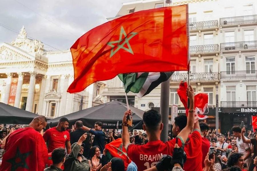الجالية المغربية بفرنسا تترقب قمة الأسود والديوك