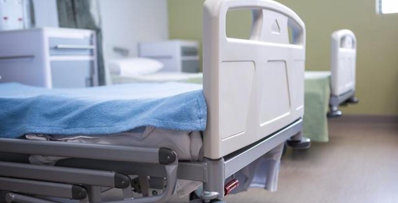 La capacità dei letti ospedalieri in Francia continua a diminuire nel 2024 nonostante il rallentamento delle chiusure