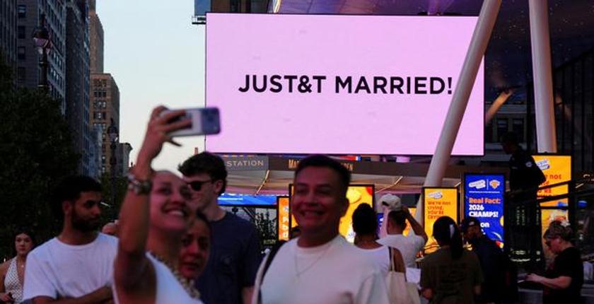 Taylor Swift wedding litter becomes collectible as artist sells trash to fans