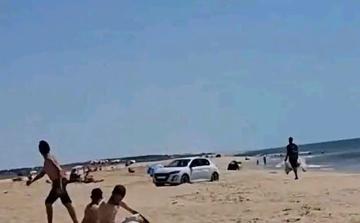 القيادة فوق رمال شاطئ طنجة تنتهي بحجز سيارة وسحب الرخصة