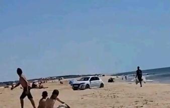 القيادة فوق رمال شاطئ طنجة تنتهي بحجز سيارة وسحب الرخصة