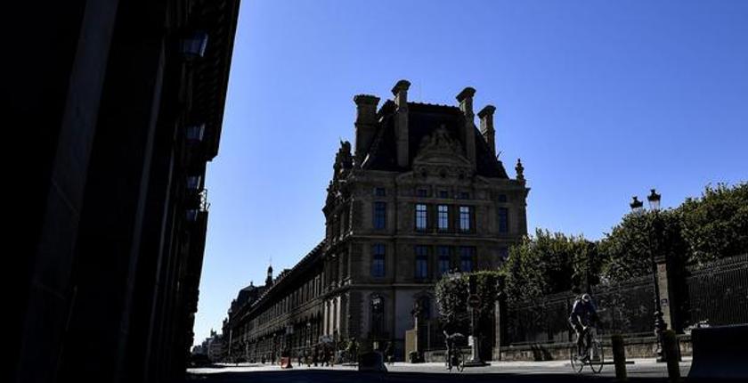 Louvre yakınındaki Elektrik Kesintisi Sonrası Paris'teki Dekoratif Sanatlar Müzesi Kapandı