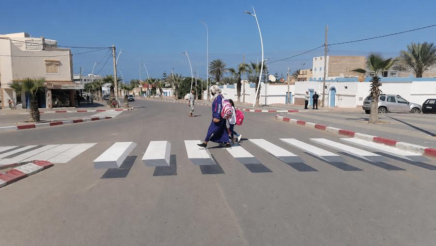 سقوط سيدة في حفرة يغرم جماعة طنجة  65 ألف درهم