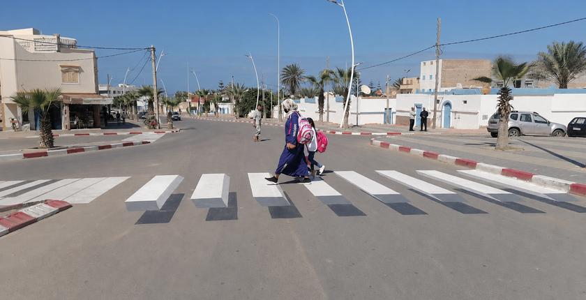 سقوط سيدة في حفرة يغرم جماعة طنجة  65 ألف درهم