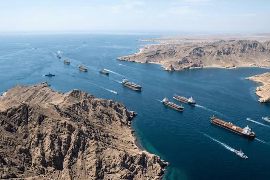 الحرس الثوري الإيراني يعلن إغلاق مضيق هرمز