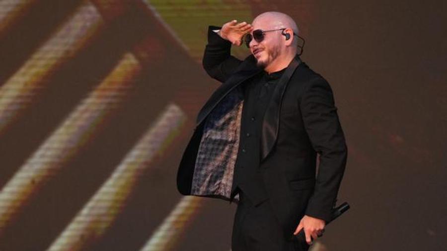 Pitbull在伦敦音乐会中以22,141名戴秃头帽的粉丝创下吉尼斯世界纪录