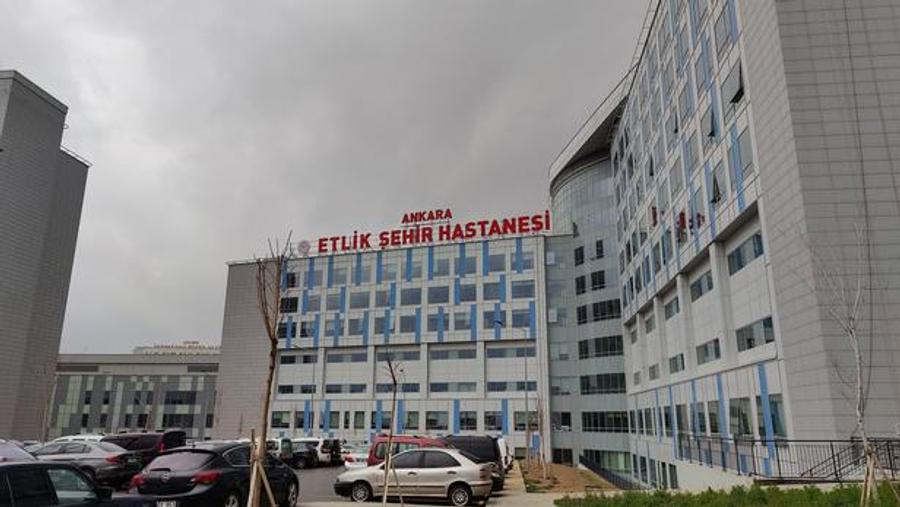 Turquía sanciona a decenas de obstetras mientras el gobierno endurece restricciones sobre los partos por cesárea