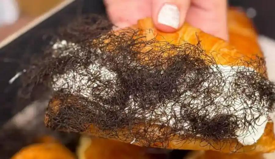 Tailandia: un "croissant con pelos púbicos" desencadena un fenómeno viral en las redes sociales