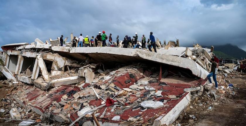 After Venezuela earthquakes, citizens lead rescue efforts amid military aid allegations