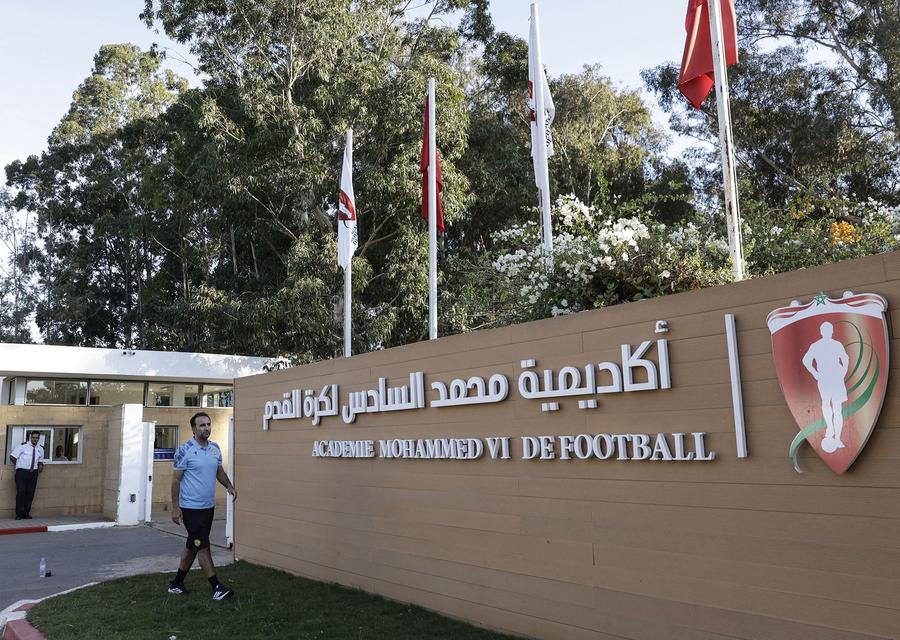 إعلام إسباني يشيد بأكاديمية محمد السادس لكرة القدم