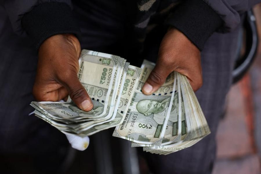 India attracts nearly $10 billion through RBI deposit scheme to strengthen rupee