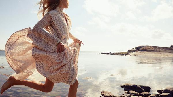 Les 5 tendances mode incontournables à adopter sur la plage cet été