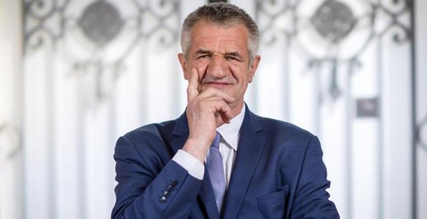 Jean Lassalle lance een crowdfundingcampagne voor mogelijke kandidatuur voor de Franse presidentsverkiezingen van 2027