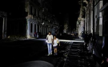 Cuba restablece la red eléctrica nacional tras el tercer apagón en menos de 10 días