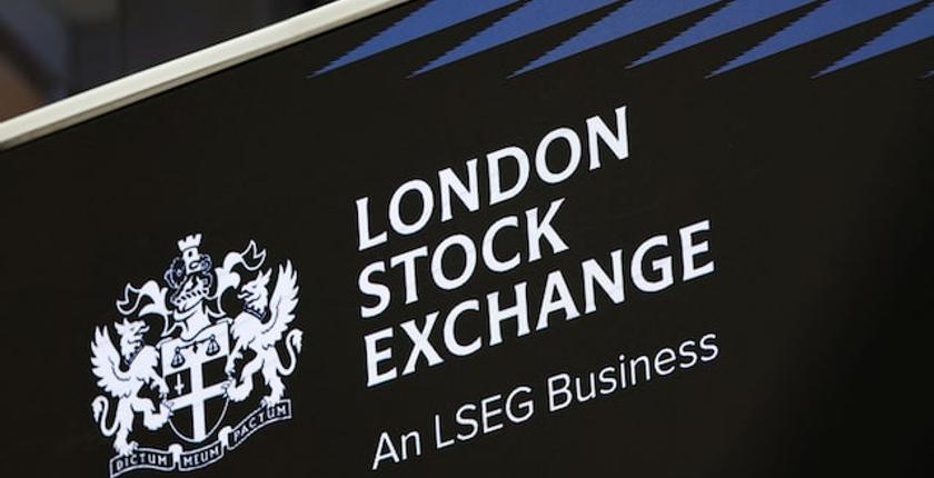 Индекс FTSE 100 в Великобритании немного снизился на фоне напряженности на Ближнем Востоке
