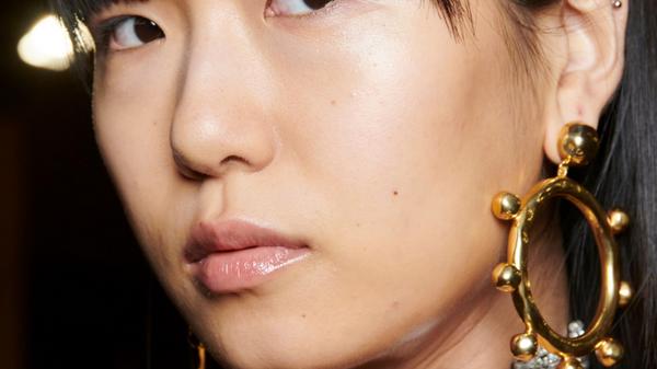 Les « Glass lips » s'imposent comme la tendance beauté incontournable de l'été