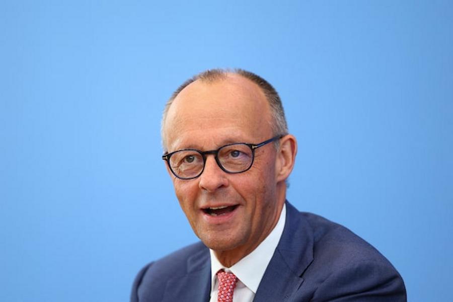 Merz, AfD destekçilerini hükümetin performansını değerlendirmeye çağırıyor