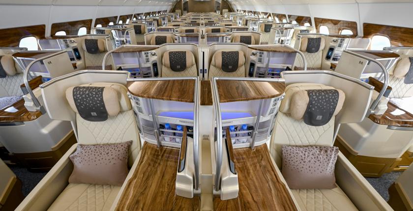 Emirates accélère la modernisation de sa flotte avec 100 avions entièrement rénovés