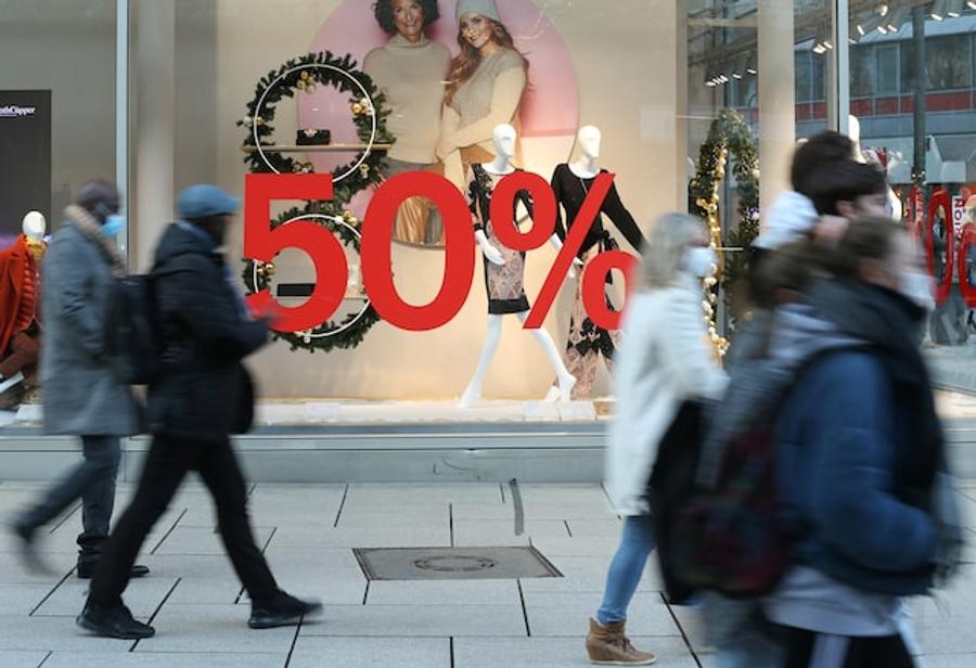German retailers face growing pressure as rising costs weaken business outlook