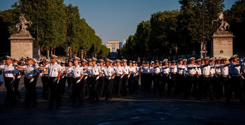 Die Militärparade zum Bastille-Tag 2026 in Frankreich zeigt rekordverdächtige Streitkräfte und starke Unterstützung für die Ukraine