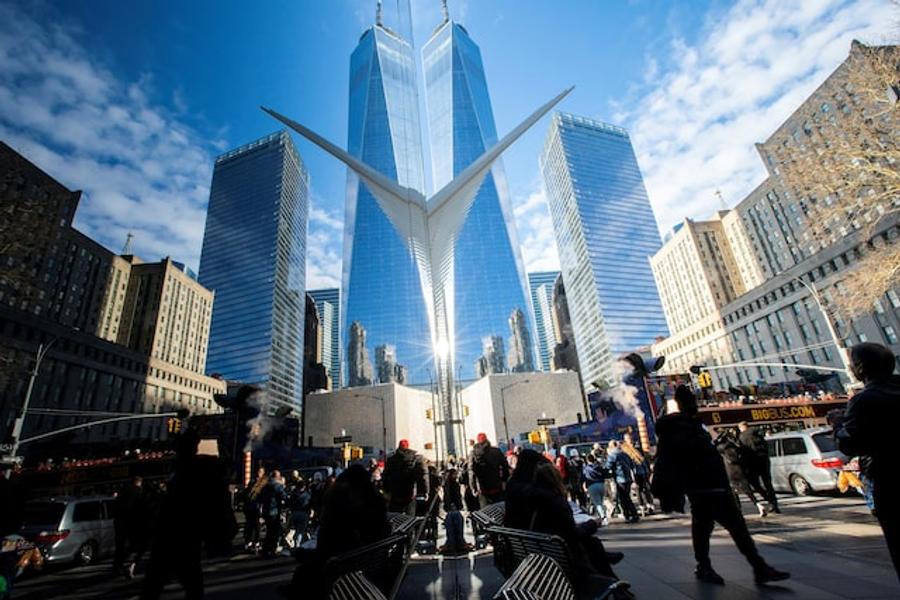 华尔街银行加速采用人工智能助手以提高生产力