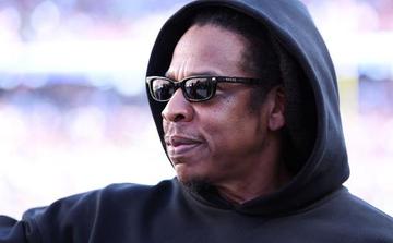 Jay-Z concert delayed in New York after ticketless fans disrupt Yankee Stadium event