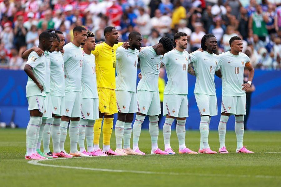 الوقوف دقيقة صمت قبل مباراة فرنسا وإسبانيا بنصف نهائي المونديال