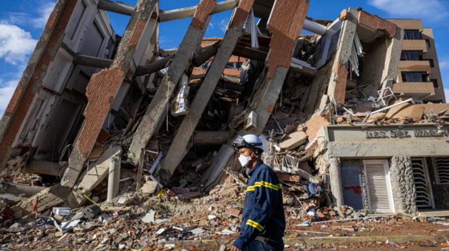 委内瑞拉地震死亡人数上升至4490人，救援工作仍在继续