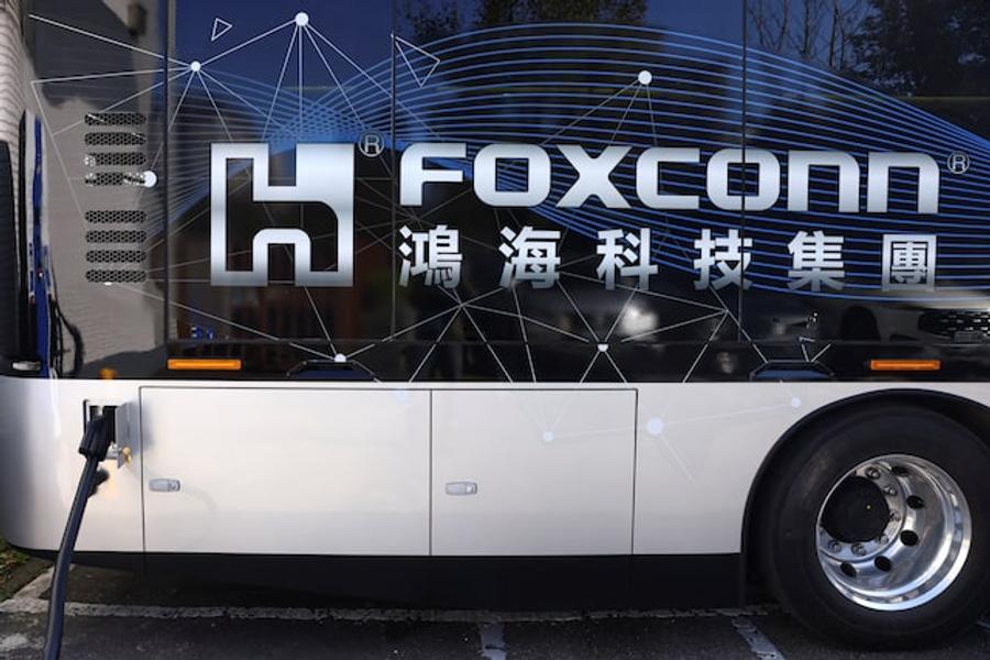 富士康第二季度收入强劲增长，受人工智能需求驱动，警告地缘政治风险