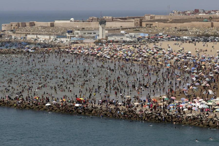 اكتظاظ غير مسبوق في الشواطئ بسبب موجة الحر