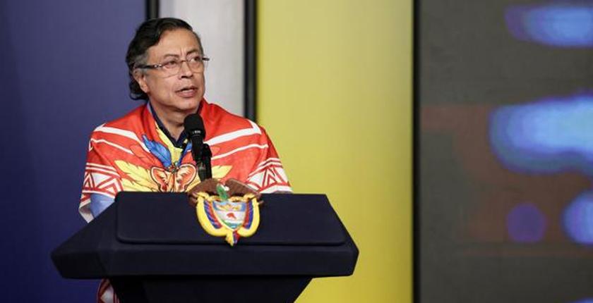 El presidente saliente de Colombia, Gustavo Petro, advierte sobre un posible conflicto civil antes de la transición de poder