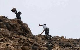 شكاية تطالب بالتحقيق في فيديو الاعتداء على مرشح للهجرة