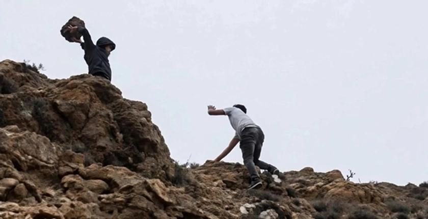 شكاية تطالب بالتحقيق في فيديو الاعتداء على مرشح للهجرة