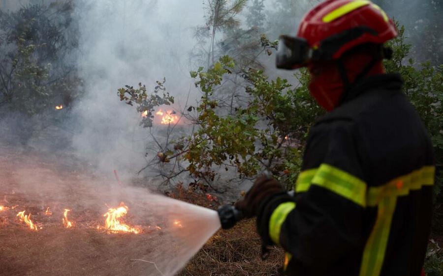 Incendies en France : un feu de forêt dans la Drôme menace des centaines d’hectares