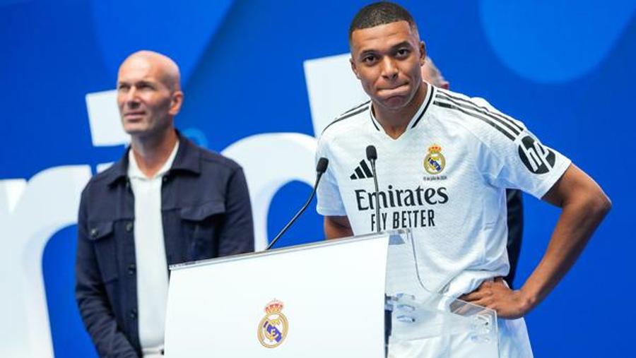 Mbappé enfant aux côtés de Zidane : la photo qui raconte une histoire entre deux générations des Bleus