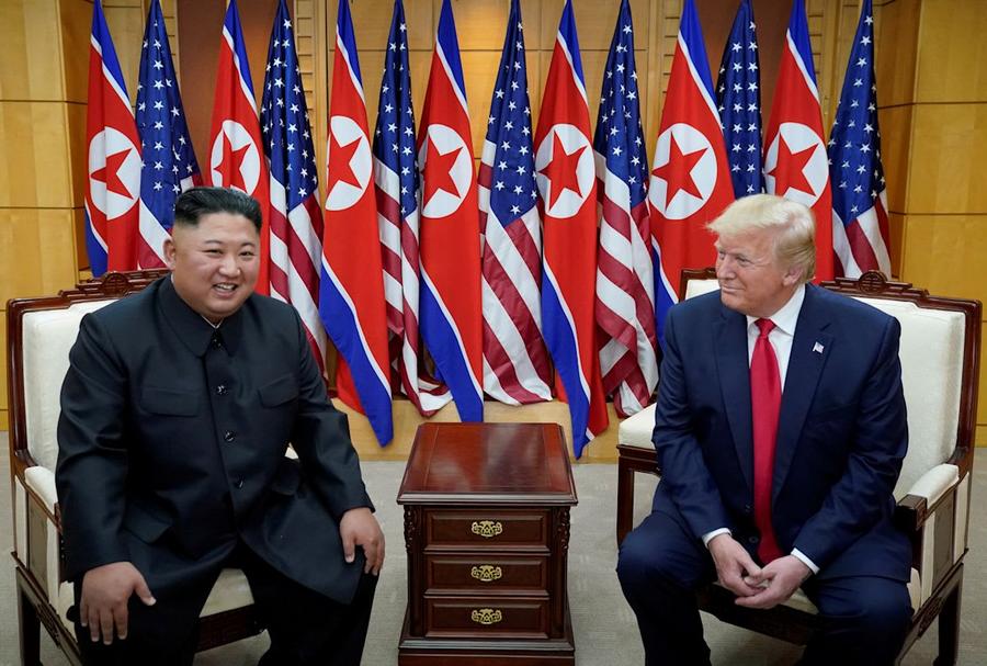 特朗普重启与金正恩的对话，并减少与首尔的军事演习