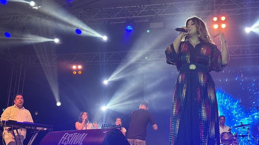 Hajar Adnane retrouve le public de Saïdia au Festival des plages de Maroc Telecom