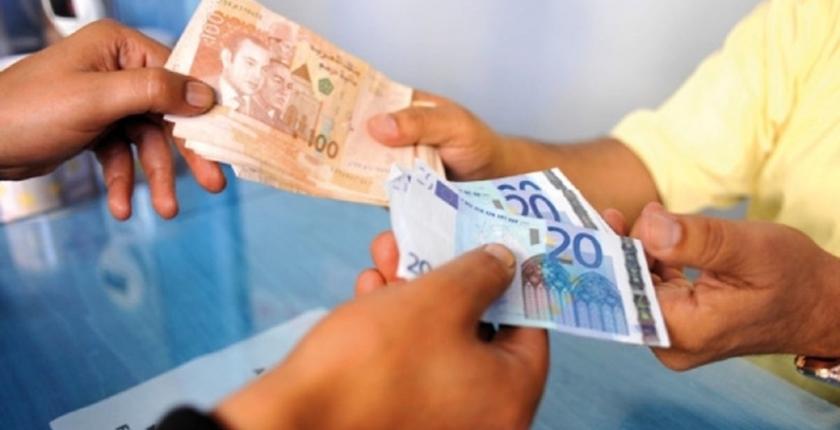 الدرهم يرتفع أمام الدولار ويتراجع مقابل الأورو